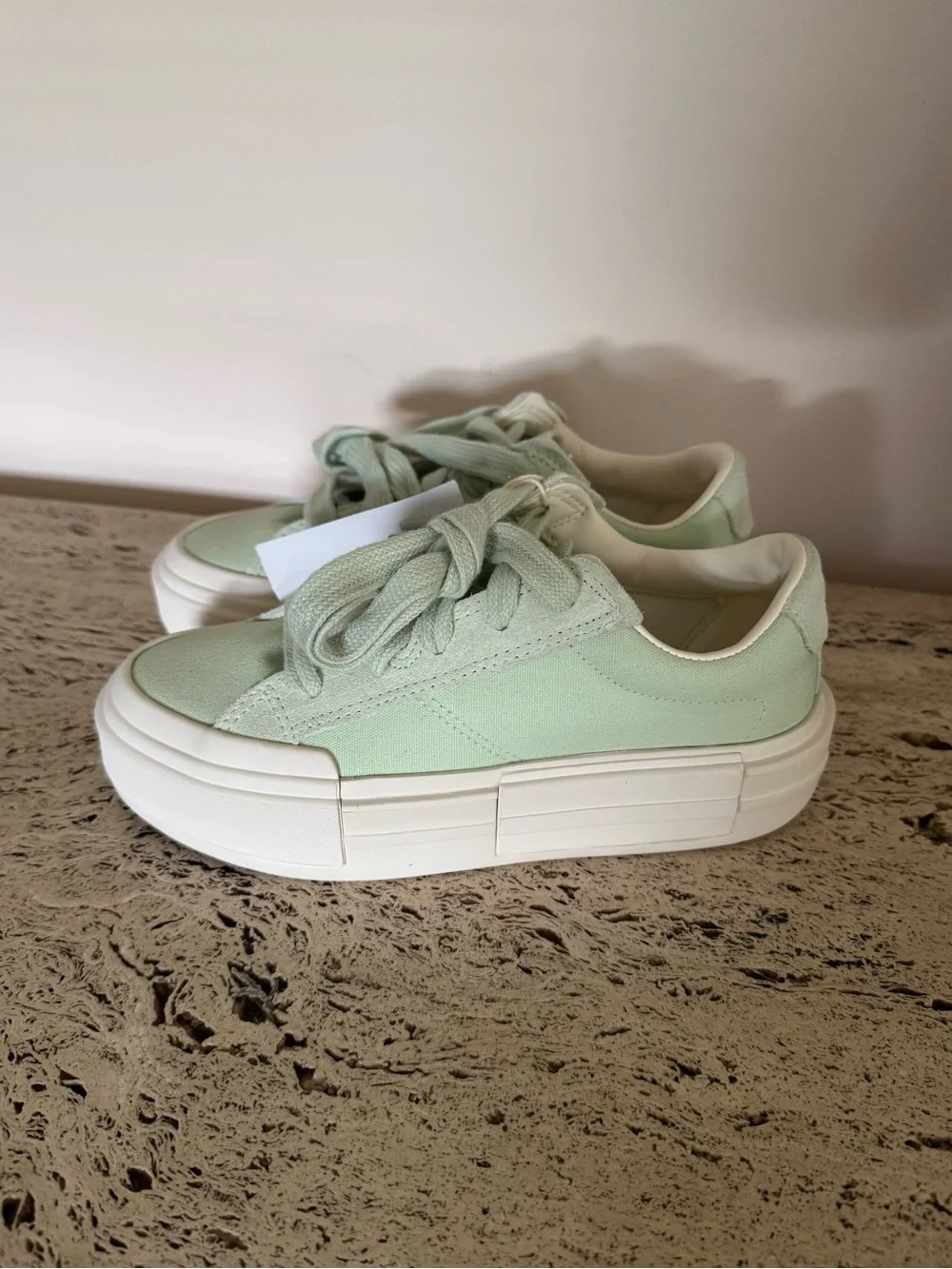 Converse Women's Chuck Taylor All Star Cruise Shoes. Size M6/W7.5